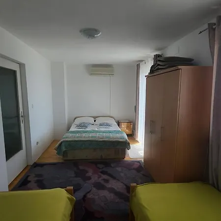 アパート Leo マカルスカ