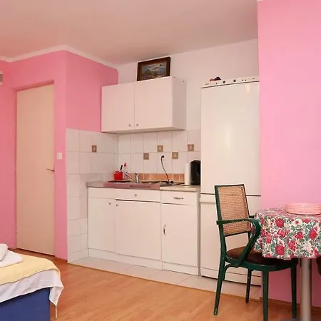 Apartment Leo Makarska